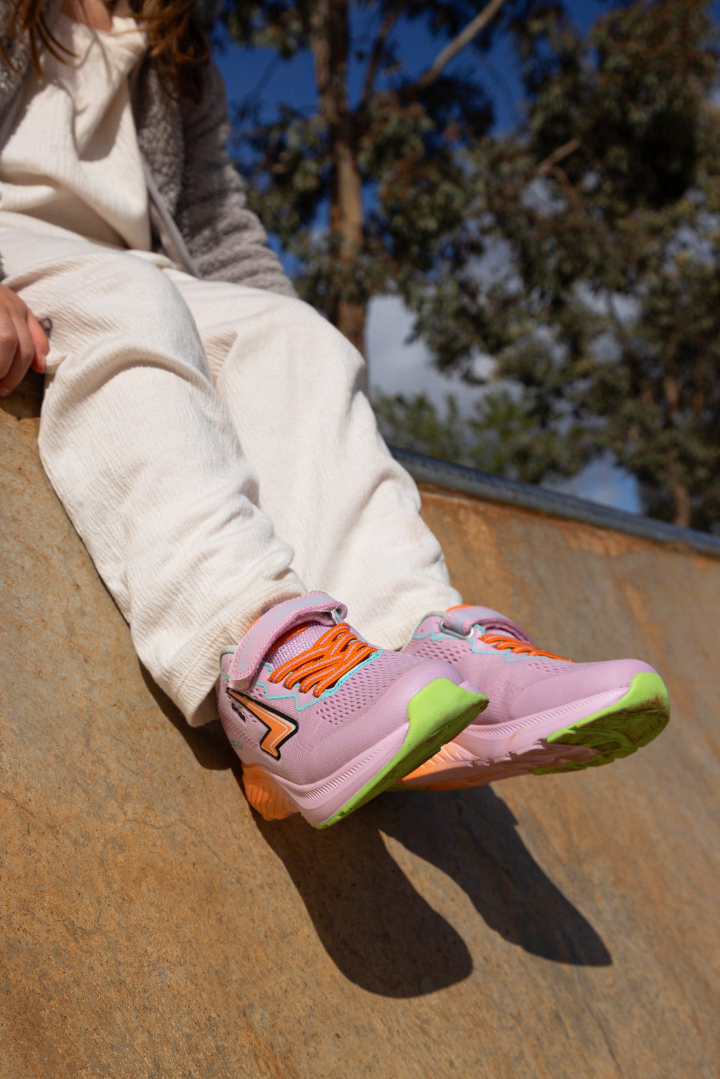 Brazen Girls Runner - Purple/Neon V Strap